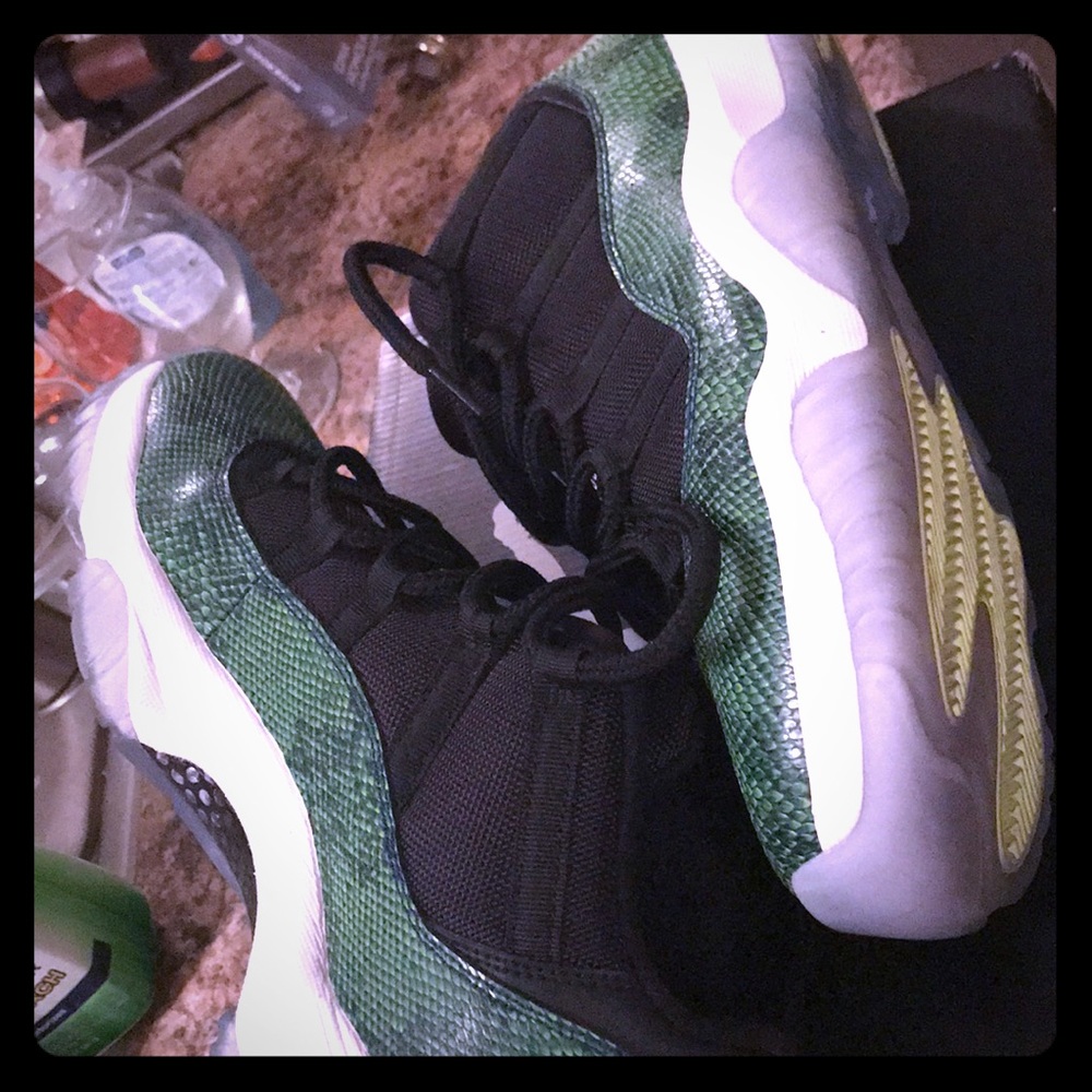 Limited Air Jordan 11 snakeskin low black/green